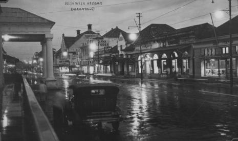 Rijswijkstraat di Batavia tahun 1920-an.