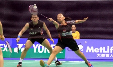 Riky Widianto (kanan) dan Richi Puspita Dili saat beraksi di perempat final Hong Kong Open Super Series 2014, Jumat (21/11).