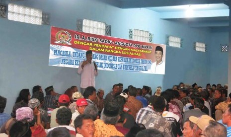 Riski Sadig dalam kegiatan sosialisasi MPR di balai warga Kecamatan Kayen Kidul, Kabupaten Kediri, Provinsi Jawa Timur, Senin (29/2)