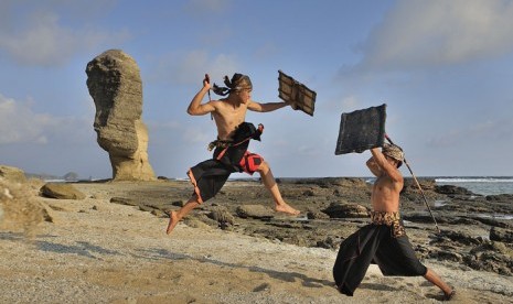 Ritual Presean dalam rangka memperingati Maulid Nabi Muhammad.