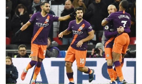 Riyad Mahrez (kiri) saat merayakan gol Manchester City yang dicetaknya ke gawang Tottenham Hotspur.