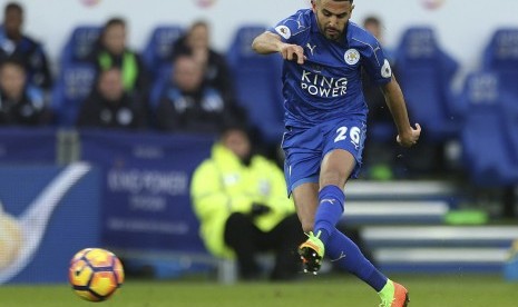 Riyad Mahrez mencetak gol kemenangan Leicester City atas Hull City, Sabtu (4/3).