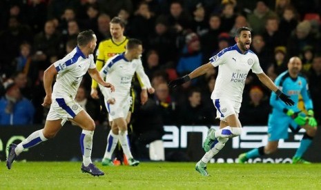 Riyad Mahrez merayakan gol kemenangan Leicester City 1-0 atas Watford, Ahad (6/3) dini hari WIB.