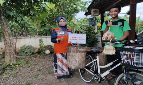 Rizky adalah seorang anak yang mempunyai cita-cita menjadi arsitektur. Saat ini, Rizky masih duduk di kelas 9 SMP sedang mempersiapkan diri untuk melanjutkan ke jenjang pendidikan yang lebih tinggi.