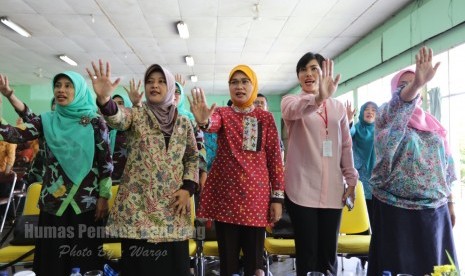 Roadshow 16 Hari Anti Kekerasan Terhadap Perempuan (16 HKTP) Tingkat Pemerintah Kabupaten Bandung  di Patal Banjaran, Kecamatan Banjaran, Kabupaten Bandung, belum lama ini.