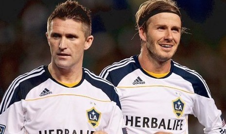 Robbie Keane (kiri) dan David Beckham (kanan).