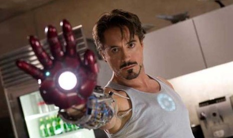 Robert Downey Jr saat bermain film Iron Man. Semenjak tayang perdana pada 15 tahun lalu, para pemain Iron Man sudah memiliki kesibukan masing-masing.