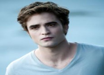 Robert Pattinson, pemeran vampire remaja Edward Cullen dalam film Twilight dan Eclipse