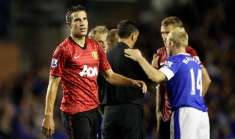 Robin Van Persie. Pemain baru Manchester United, Robin van Persie, menunjukkan ekspresinya saat timnya kalah 0-1 dari Everton. 