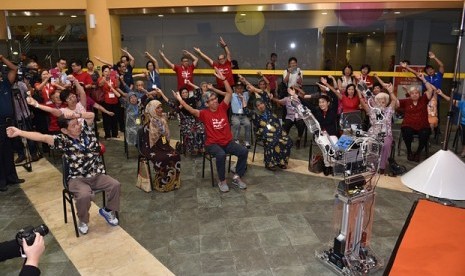 Robocoach melatih senam lansia di Singapura