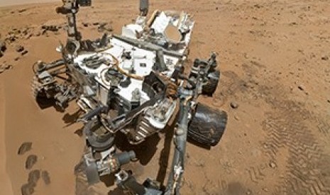 Robot The Curiosity Rover melakukan 