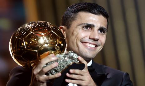 Penghargaan pemain terbaik dunia Ballon dOr 2024 baru saja selesai digelar. Gelandang timnas Spanyol yang juga bermain untuk Manchester City Rodri dinobatkan sebagai pemenangnya pada Selasa (29/10/20