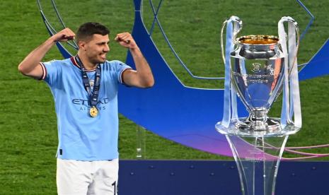 Rodri merayakan keberhasilan menjuarai Liga Champions bersama Manchester City setelah mengalahkan Inter Milan 1-0 di final. Rodri mencetak gol kemenangan City..