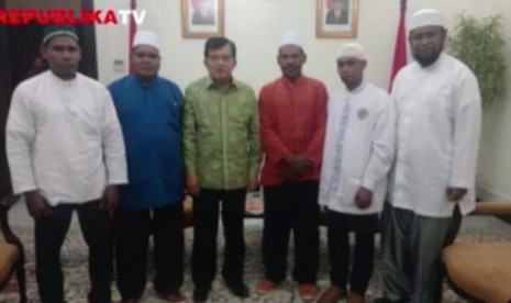 Roey dan Waruk melakukan kunjungan ke Istana Wakil Presiden Jusuf Kalla