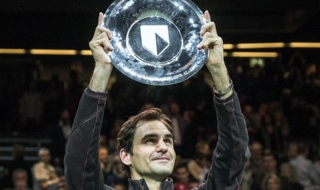 Petenis putra Roger Federer (AP/Patrick Post). Federer menjuarai turnamen Miami Open 2019. Turnamen Miami Open tetap digelar sesuai jadwal. 