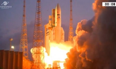 Roket Ariane 5 diluncurkan dari Guiana Space Center di Prancis. Peluncuran itu merupakan peluncuran satelit komunikasi pertama Mesir.