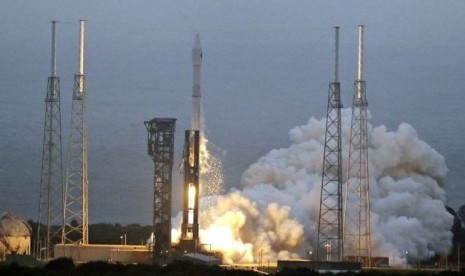 Roket Atlas-5 milik Aliansi Peluncuran Bersatu penuh muatan perbekalan dan peralatan percobaan ilmiah meluncur dari Florida pada Selasa (22/3), mendorong kapsul barang Orbital ATK ke Pangkalan Antariksa Internasional.