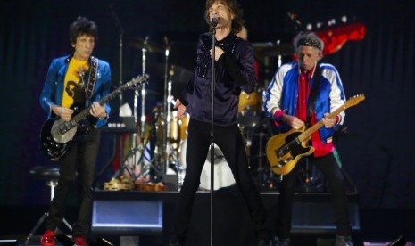 Rolling Stones saat konser di Singapura (5/3).