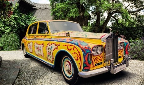 Rolls Royce Phantom V bergaya psikedelik ala John Lennon