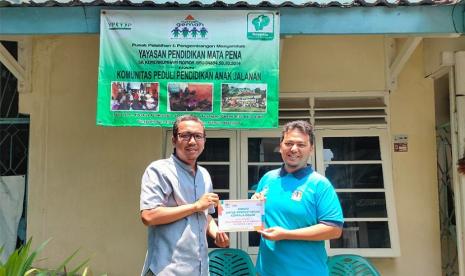 Rombongan Civitas Kampus Digital Bisnis Universitas Nusa Mandiri (UNM) yang dipimpin oleh Arif Hidayat selaku Wakil Rektor II Bidang Non Akademik melakukan kunjungan ke Kota Bogor pada Sabtu, (28/10/2023) tepatnya di Komplek Duta Pakuan Kota Bogor yang merupakan Sekretariat Koppaja (Komunitas Peduli Pendidikan Anak Jalanan). Kunjungan tersebut dilakukan dalam rangka penyerahan donasi untuk Perpustakaan Koppaja. 