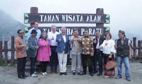 Rombongan delegasi Senat Polandia berkunjung ke Tangkuban Perahu, Rabu (5/10).