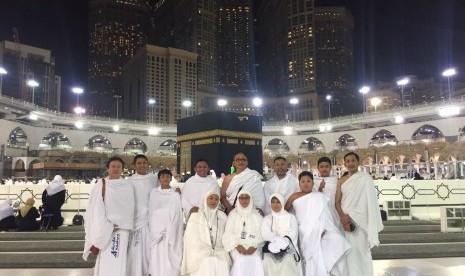 Rombongan jamaah umrah Adinda Azzahra Tour.