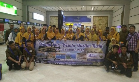 Rombongan jamaah umrah plus wisata Muslim Turki.