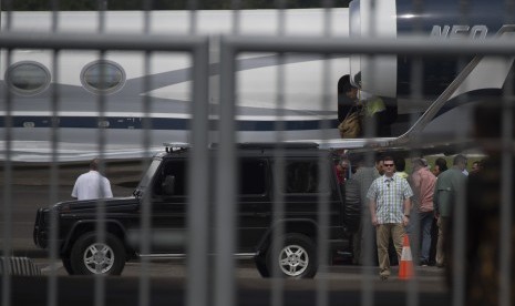 Rombongan mantan Presiden Amerika Obama tiba di Bandara Udara Internasional Halim Perdanakusuma, Jakarta, Jumat (30/6). 