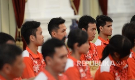 Rombongan tim Thomas dan Uber menemui Presiden Joko Widodo di Istana Merdeka, Jakarta, Selasa (10/5).  (Republika/Wihdan) 