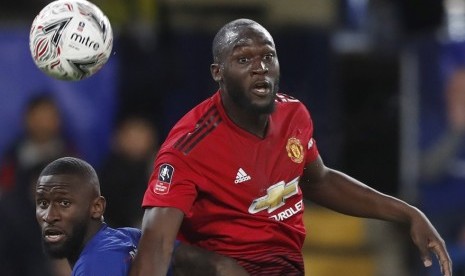 Romelu Lukaku (kanan)