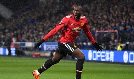 Romelu Lukaku mencetak dua gol untuk mengantarkan Manchester United menang 2-0 atas Huddersfield, Ahad (18/2) dini hari WIB. Kemenangan tersebut mengantarkan MU ke babak perempat final Piala FA.