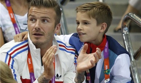 Romeo (kanan) dan David Beckham. 