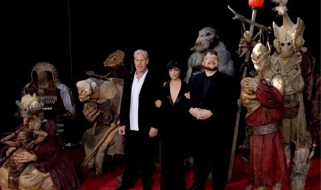 Ron Perlman (paling kiri) bersama Selma Blair saat pemutaran perdana Hellboy kedua di tahun 2008.