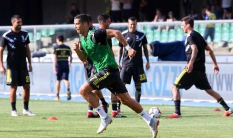 Ronaldo berlatih bersama pemain Juventus.