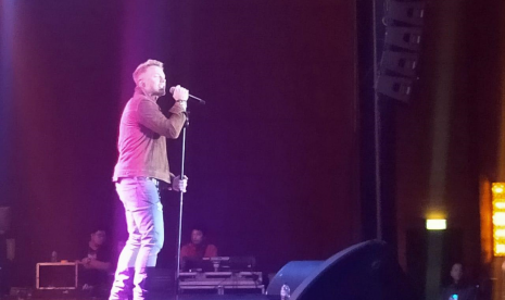 Ronan Keating  tampil dalam konser romansa semalam di Jakarta, Sabtu (29/2)