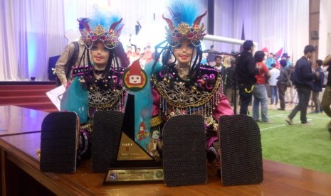 Rosemery berhasil mendapatkan Juara I dalam Kontes Robot Seni Tari Indonesia.