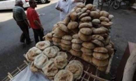 Berkah Ramadhan Bagi Muslimah Pedagang Roti di Mesir. Foto: Roti menjadi makanan pokok di Mesir. Subsidi pangan memprioritaskan bagi 70 persen warga yang berpenghasilan menengah ke bawah