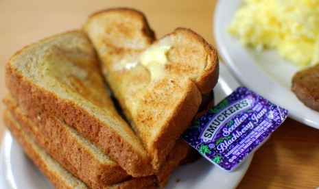 Roti yang dipanggang hingga menghitam mengandung zat kimia penyebab kanker yang tinggi.