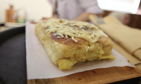 Roti Keset.