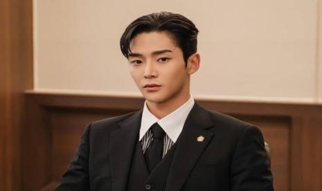 Rowoom saat berakting di drama SF9. Rowoon memutuskan keluar dari grup tersebut karena ingin fokus pada karier aktingnya. 