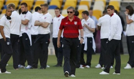  Roy Hodgson (tengah) 