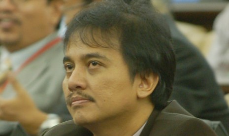 Roy Suryo.