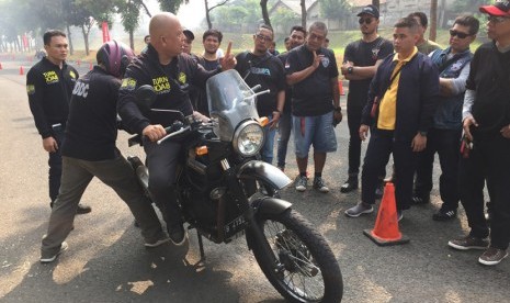 Royal Enfield (RE) Indonesia pun menggelar sesi safety riding di  Bintaro, Jakarta Selatan pada Ahad (14/7).