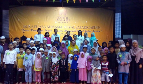 Royal Safari Garden menggelar buka puasa bersama.