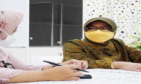 RS Azra Kembali melaksanakan Health Talk di Instagram Live dan Youtube Live bertema Infeksi Saluran penafasan Akut (ISPA) pada Anak dengan narasumber dr. Satyawati, Sp.A (Dokter Spesialis Kesehatan Anak) dan dipandu oleh Ardiana Kridayanti (Humas dan Marketing RS Azra).