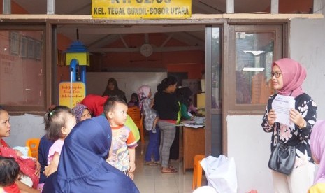 RS Azra mengadakan sosialisasi tentang Demam Berdarah Dengue (DBD) yang diselenggarakan di Posyandu Nangka-A RW 05 Kelurahan Tegal Gundil, Bogor Utara.