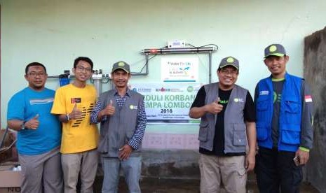 RS Harapan Bunda, RS Ummi Bogor bersama donatur IZI menyumbangkan sarana air bersih di Desa Dangiang, Lombok Utara. 