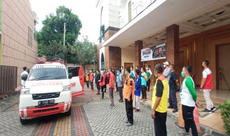 RS Sari Asih Serang bersama Tim SAR Banten, IOF Indonesia (Federasi Off Road) dan Pro EM Imanicare mengadakan pelatihan khusus terhadap para supir ambulans, beberapa waktu lalu.