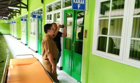 RSUD dr Soekardjo Kota Tasikmalaya menyediakan ruang isolasi untuk melakukan penanganan jika ditemukan pasien terkena virus corona, Senin (27/1).