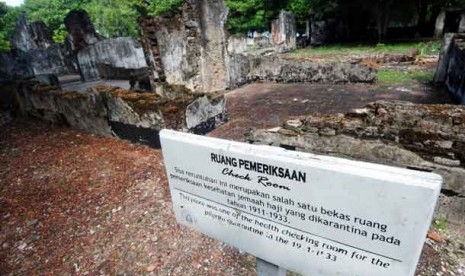  Ruang pemeriksaan kesehatan untuk jamaah haji pada masa kolonial Belanda di Pulau Onrust.